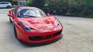 Ferrari 458 rouge, exemple de covering et personnalisation de véhicule.