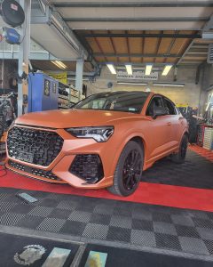Covering complet d'une Audi RS Q3 en orange mat par les experts de Pixelpub.ch.