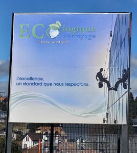 Panneau publicitaire pour Ecologique Nettoyage à La Chaux-de-Fonds, réalisé par PixelPub.