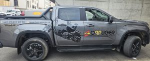 Marquage du pickup Oapliger Bois-Energie aux Geneveys-sur-Coffrane, réalisé par PixelPub.