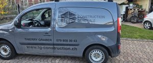 Covering publicitaire sur fourgonnette TG Construction à Fontaines, par PixelPub.